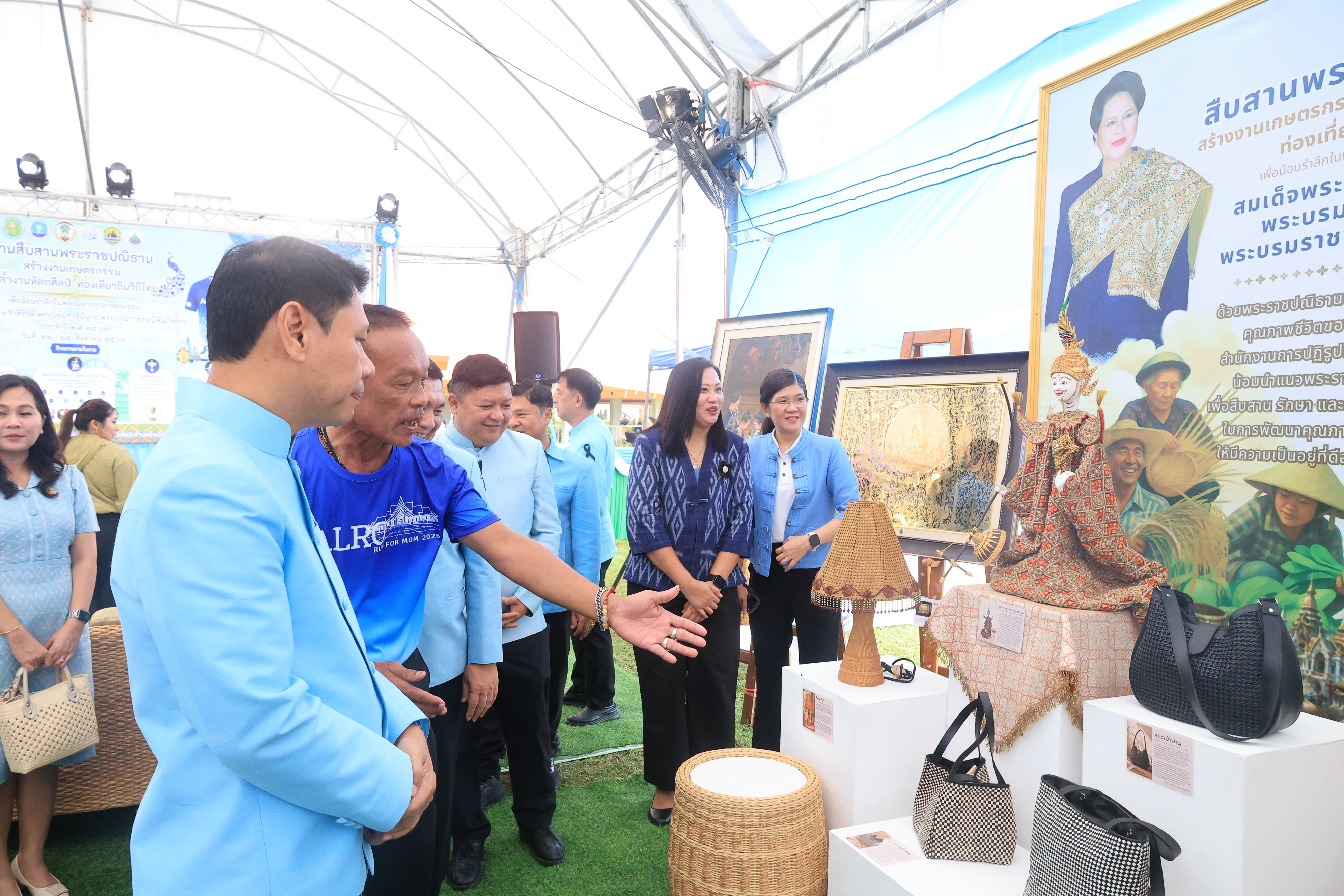 title - ส.ป.ก. เปิดงาน “สืบสานพระราชปณิธาน สร้างงานเกษตรกรรม เลิศล้ำงานหัตถศิลป์ ท่องเที่ยวถิ่นวิถีไทย เพื่อน้อมรำลึกในพระมหากรุณาธิคุณของสมเด็จพระนางเจ้าสิริกิติ์ พระบรมราชินีนาถ พระบรมราชชนนีพันปีหลวง ประจำปี พ.ศ. 2569 ณ ศูนย์ส่งเสริมและพัฒนาอาชีพเสริมนอกภาคการเกษตร จังหวัดพระนครศรีอยุธยา